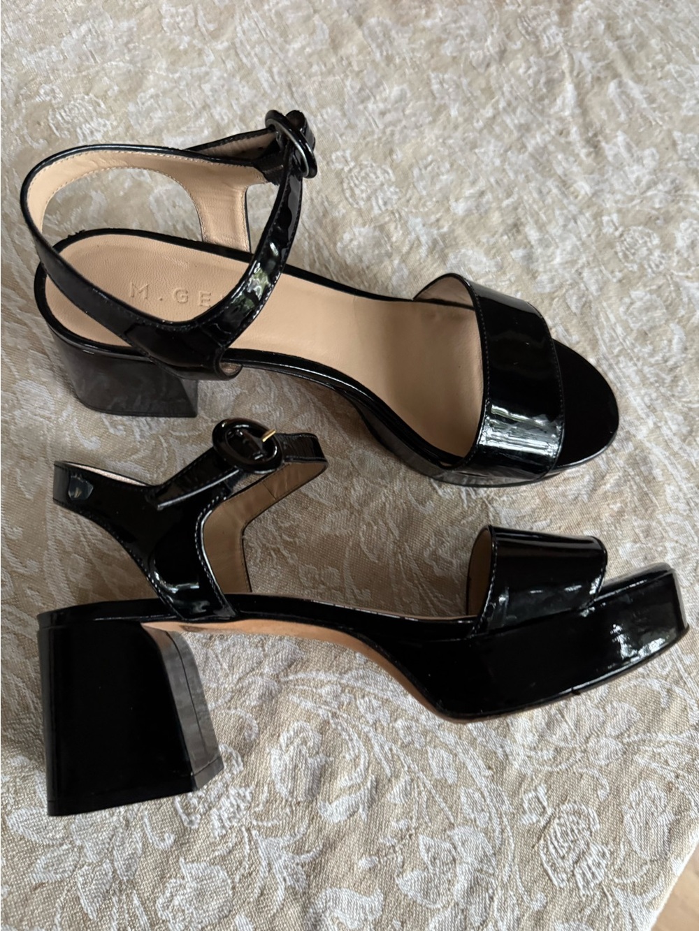 M Gemi Black Patent Fabulous block heel platform sandal size 38 (7-7.5)  ⭐️